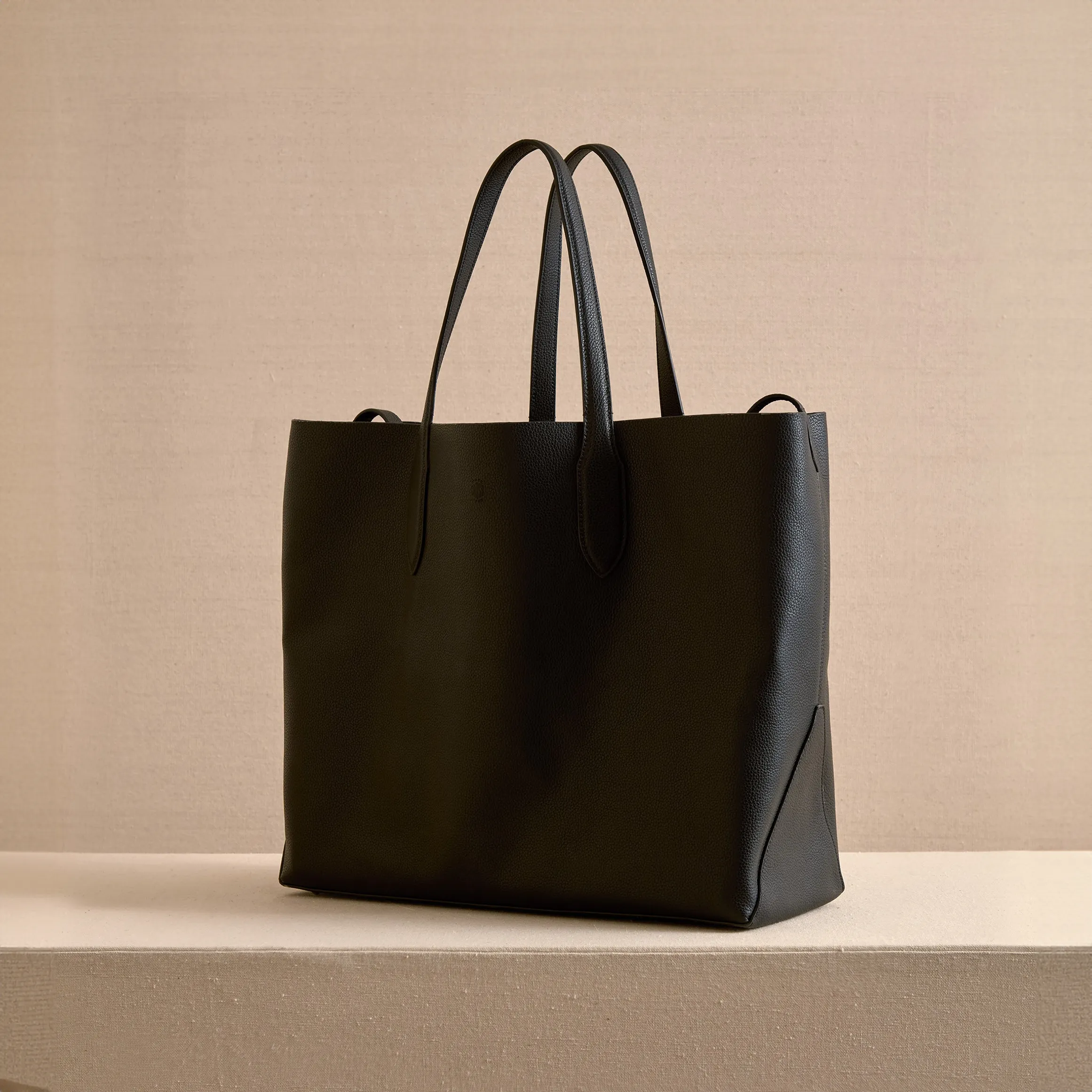 Eleanor 42 in Black