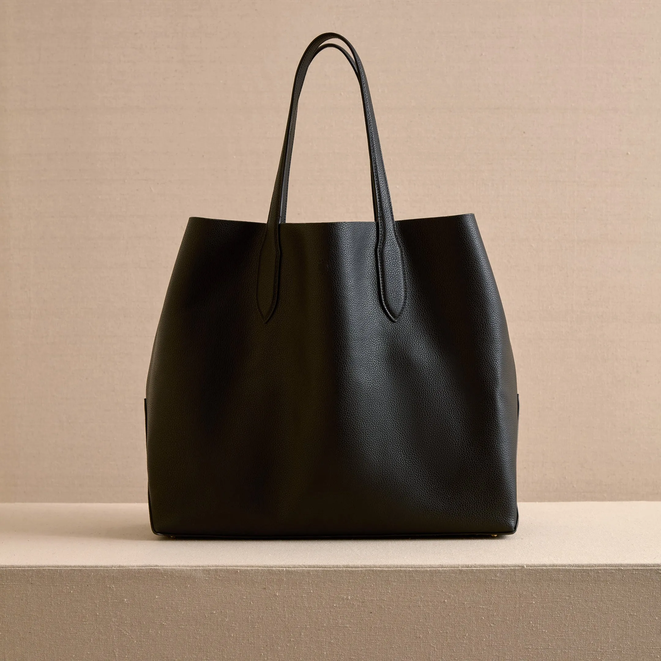 Eleanor 42 in Black