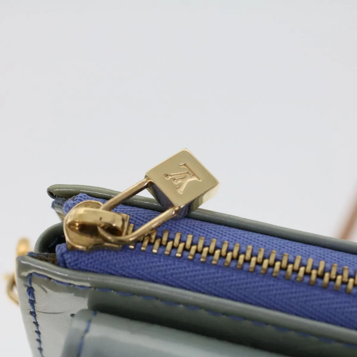 Trendy Inspired Louis Vuitton Monogram Vernis Motto Pouch Lavande M91224 Lv Auth 53055